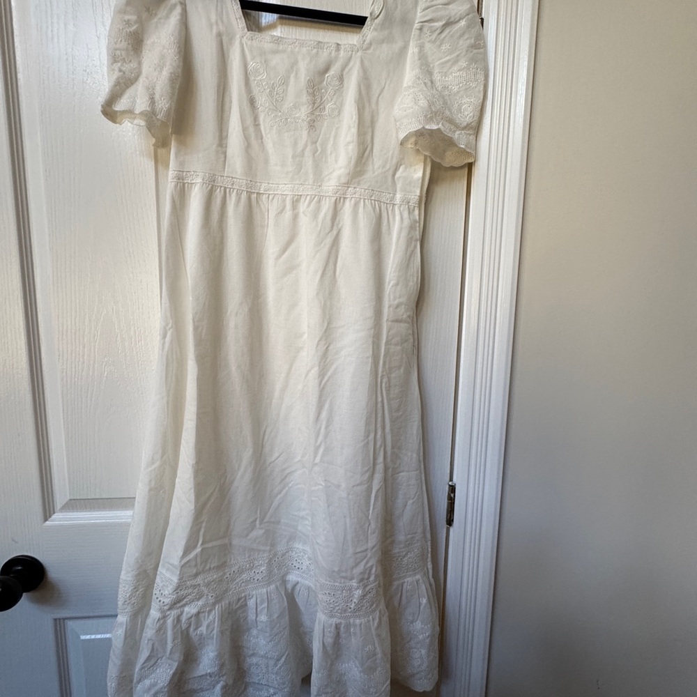 Elegant White Midi Dress